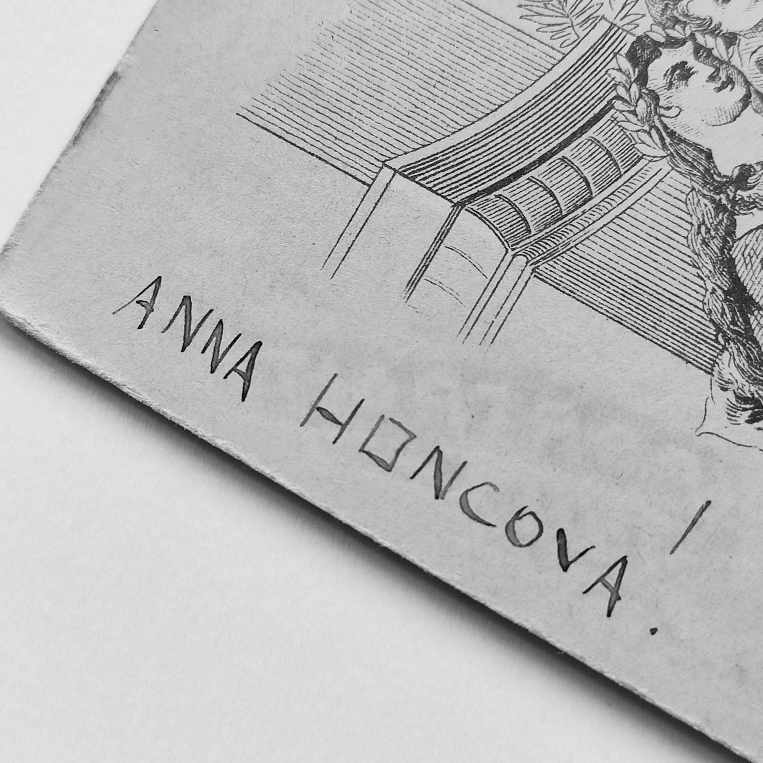 , Anna Honcova, szuflada pełna fotografii