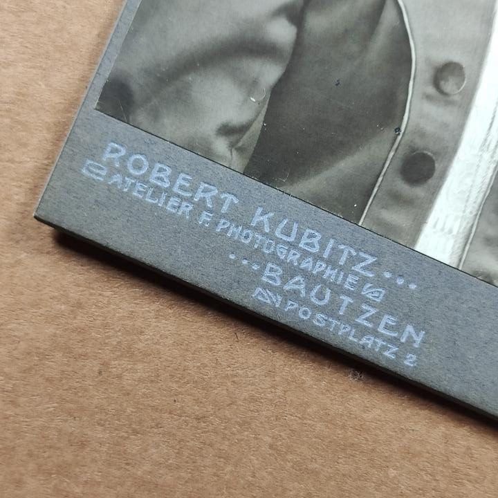 portret kobieta kołnierzyk stójka, Trochę stójka&#8230;