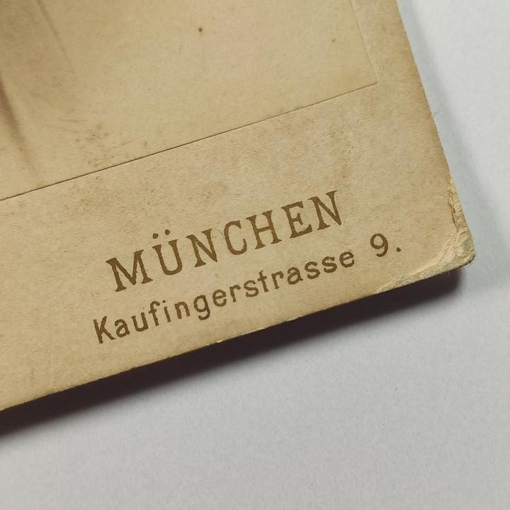 Ernst Küster München profil, Fikuśne mankiety