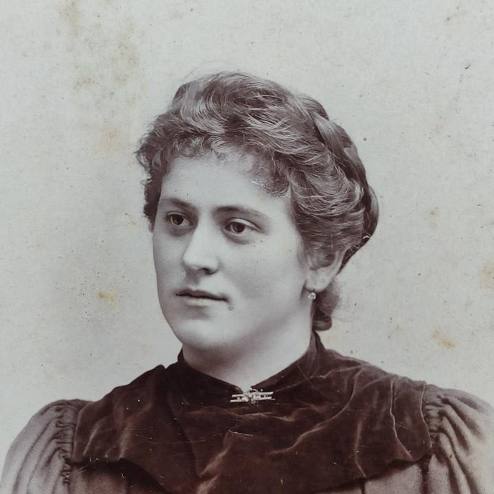 portret kobieta Theodor List, Włos na czworo