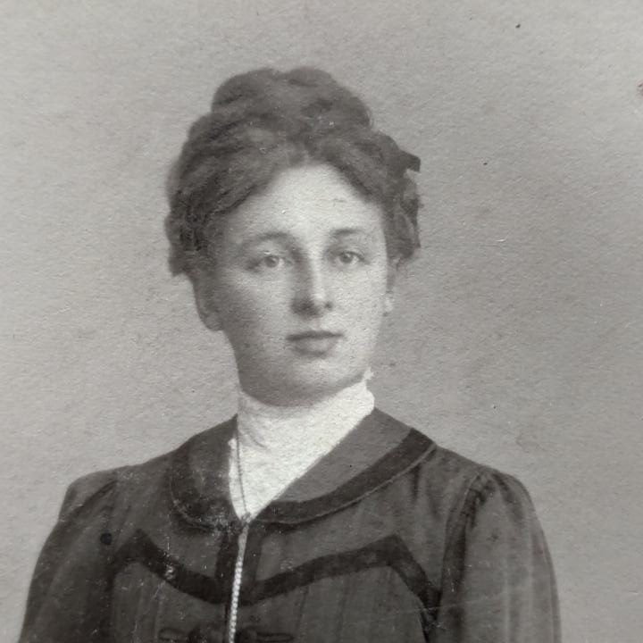 Hohlöchter Gross-Gerau atelier, Ani śladu
