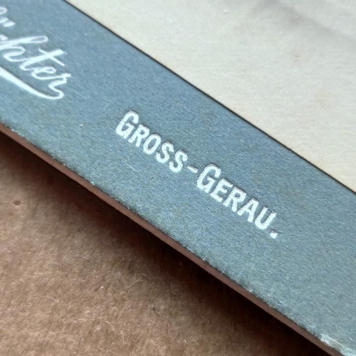 Hohlöchter Gross-Gerau atelier, Ani śladu