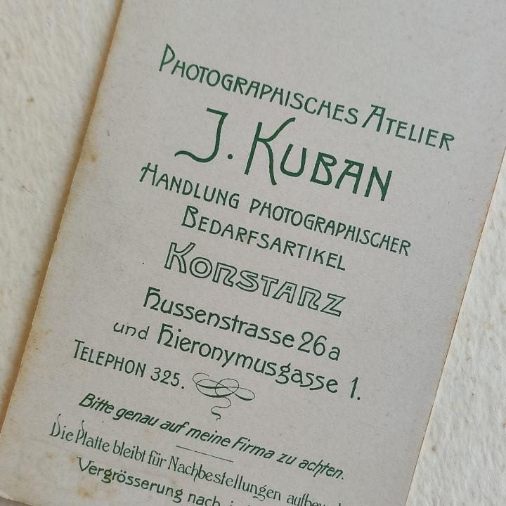kapelusz portret kobieta Konstanz, Rzecz gustu