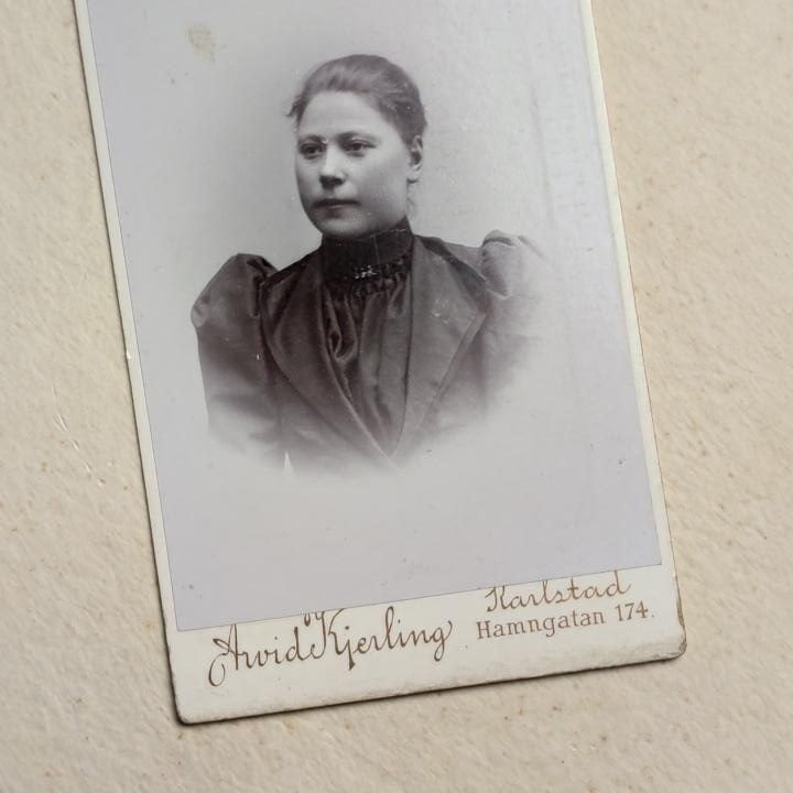 , Albo klapy, albo bufki, szuflada pełna fotografii , Albo klapy, albo bufki