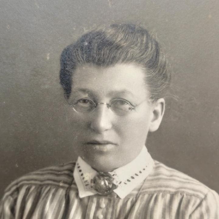 Axel Vilhelm Carlborn Ystad, Prawdziwe okulary!, szuflada pełna fotografii Axel Vilhelm Carlborn Ystad, Prawdziwe okulary!