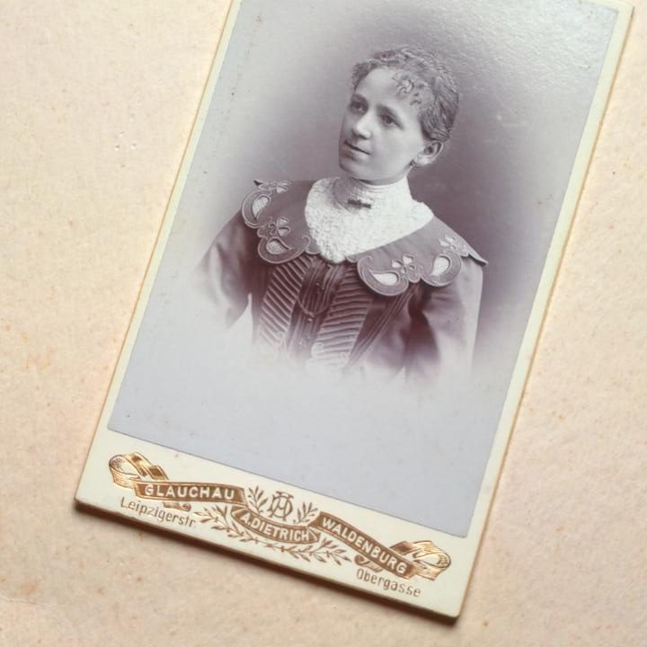 Alwin Dietrich Glauchau, Wnuczka fibuli