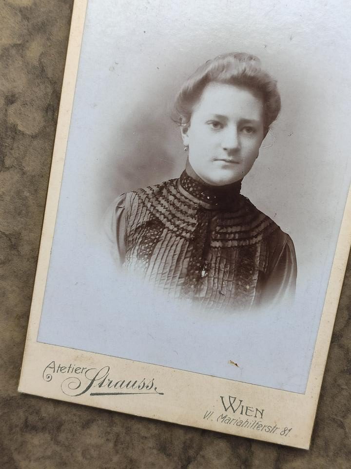 Atelier Strauss Wiedeń, Brakuje kolorów&#8230;
