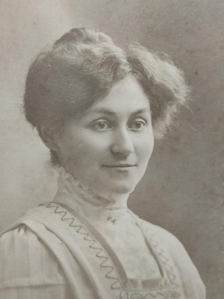 Hermann Schricker, Nieco rozmarzona, szuflada pełna fotografii Hermann Schricker, Nieco rozmarzona