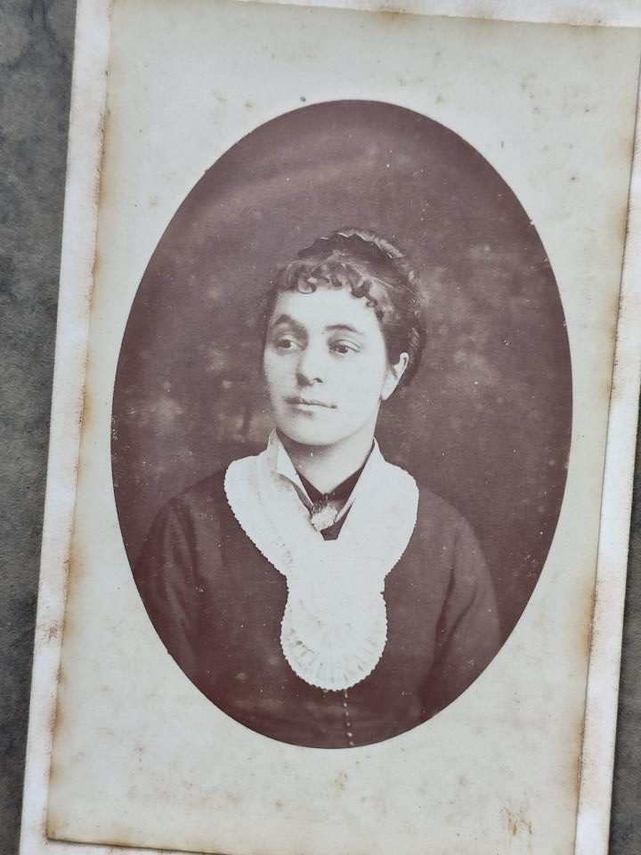 Lucien Muller Marie Louise Rault, Córka żebraczki