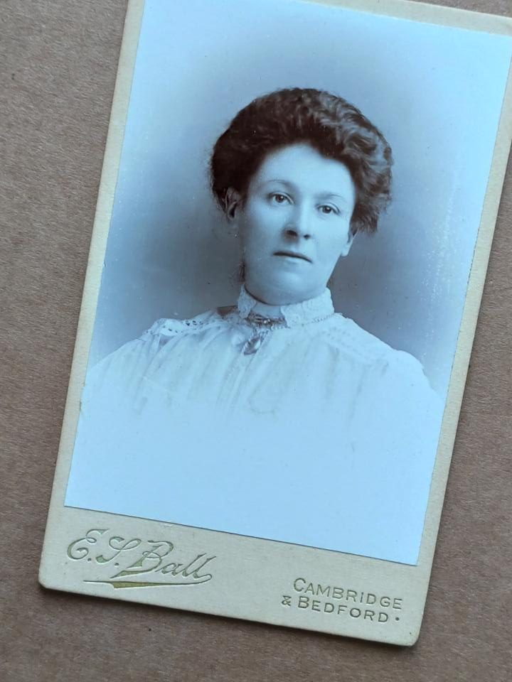 E. S. Ball Cambridge, Cambridge czy Bedford?