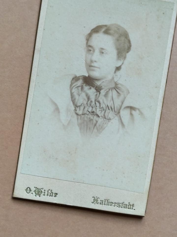 , Jeszcze jedna Hildegarda, szuflada pełna fotografii , Jeszcze jedna Hildegarda