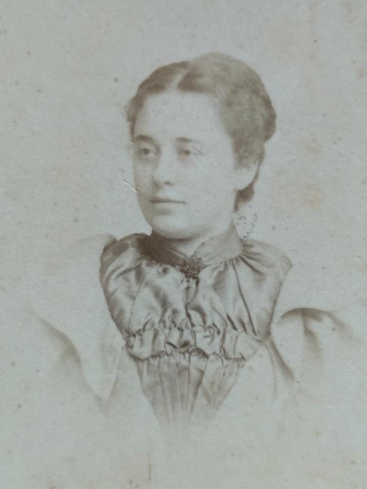 , Jeszcze jedna Hildegarda, szuflada pełna fotografii , Jeszcze jedna Hildegarda