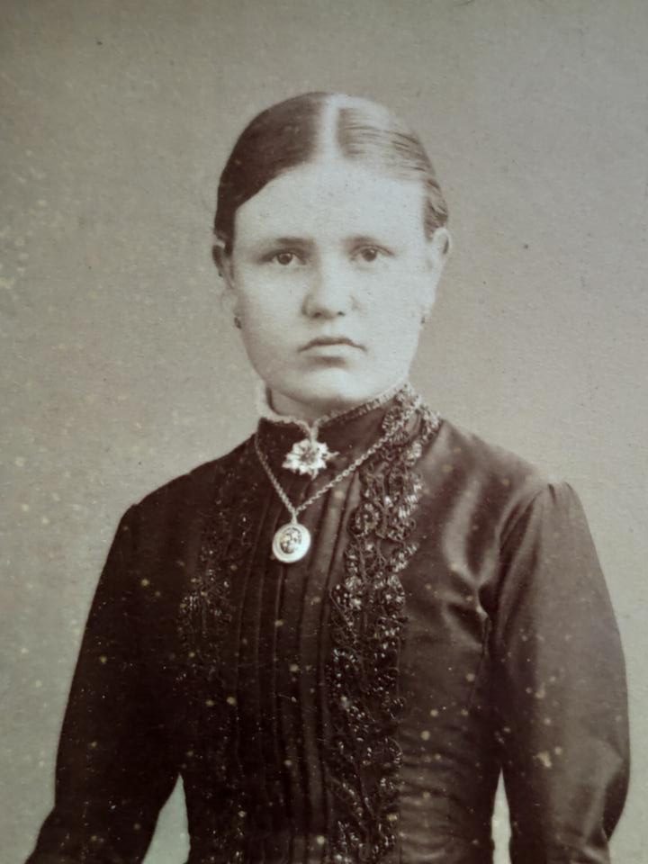 , Długo jeszcze?, szuflada pełna fotografii , Długo jeszcze?