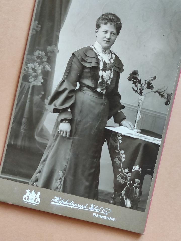 Ernst Ebel, Bukiet, szuflada pełna fotografii Ernst Ebel, Bukiet