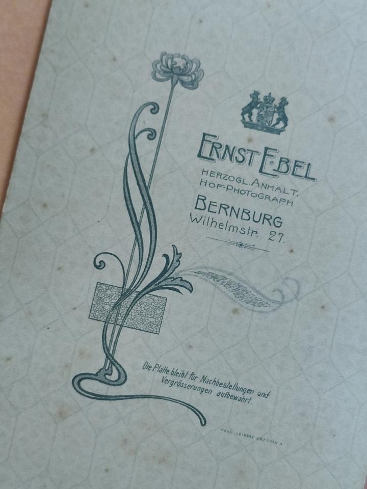 Ernst Ebel, Bukiet, szuflada pełna fotografii Ernst Ebel, Bukiet