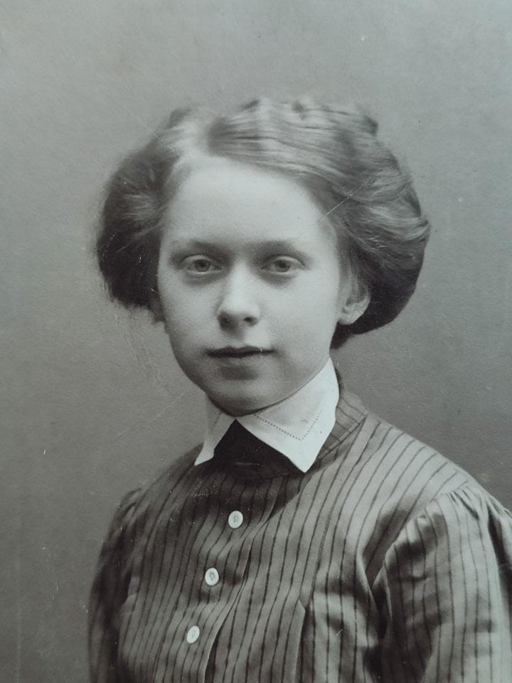 Alma Kristina Svensson, Fotografistka stanu wolnego, szuflada pełna fotografii Alma Kristina Svensson, Fotografistka stanu wolnego
