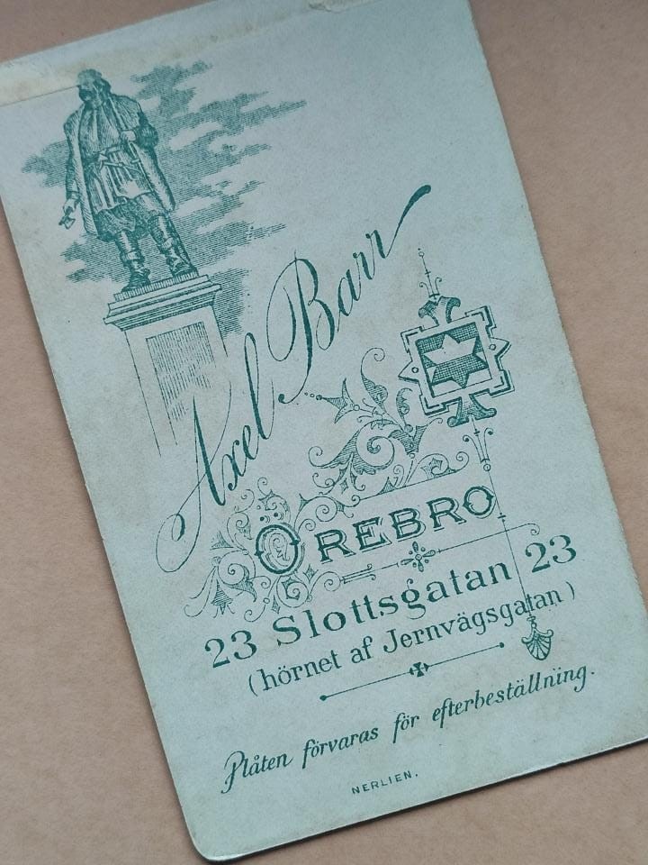 , W wianuszku loczków