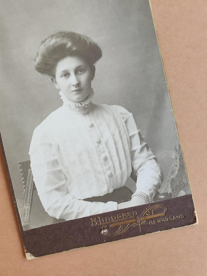 Bertha Lindgren, Albertina Bertildsson
