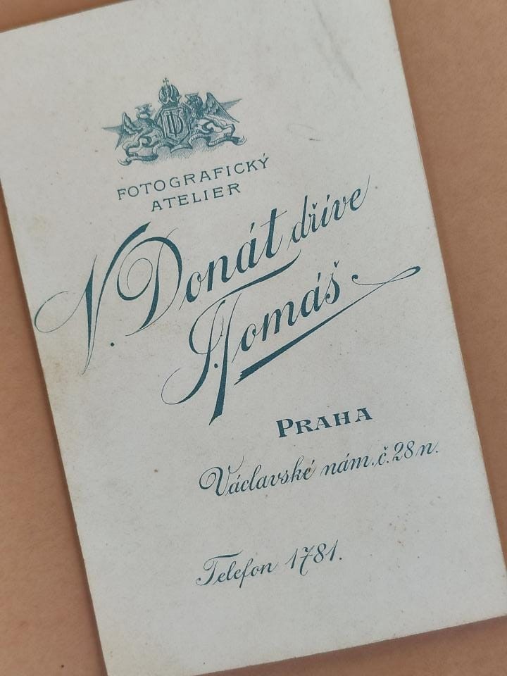 Václav Donát, V. Donát, dawniej J. Tomáš