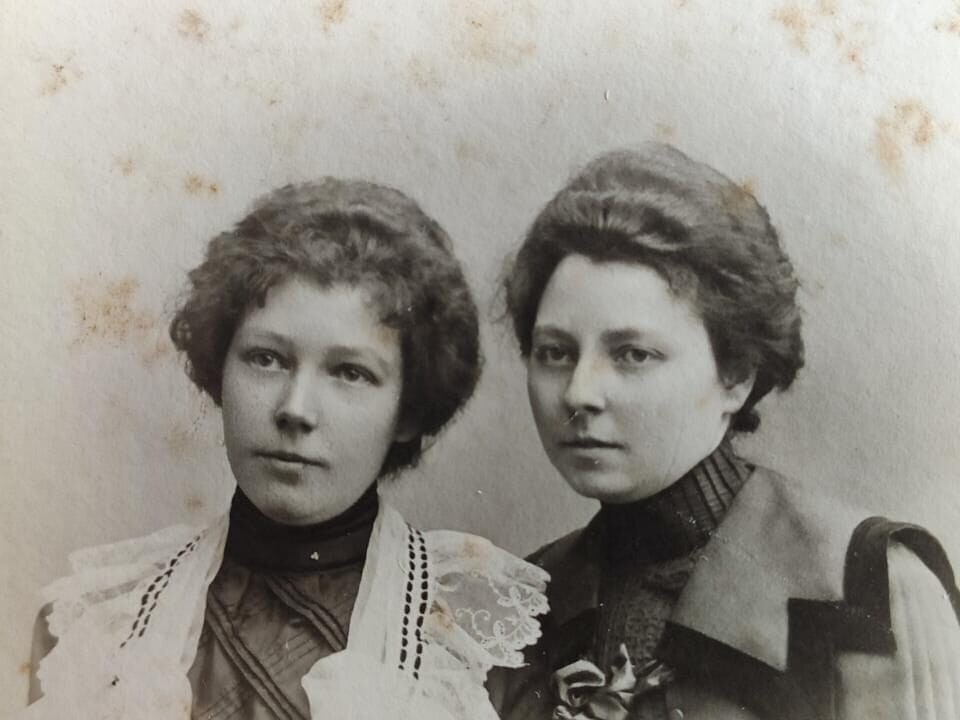 , Widzisz tego w surducie?, szuflada pełna fotografii , Widzisz tego w surducie?