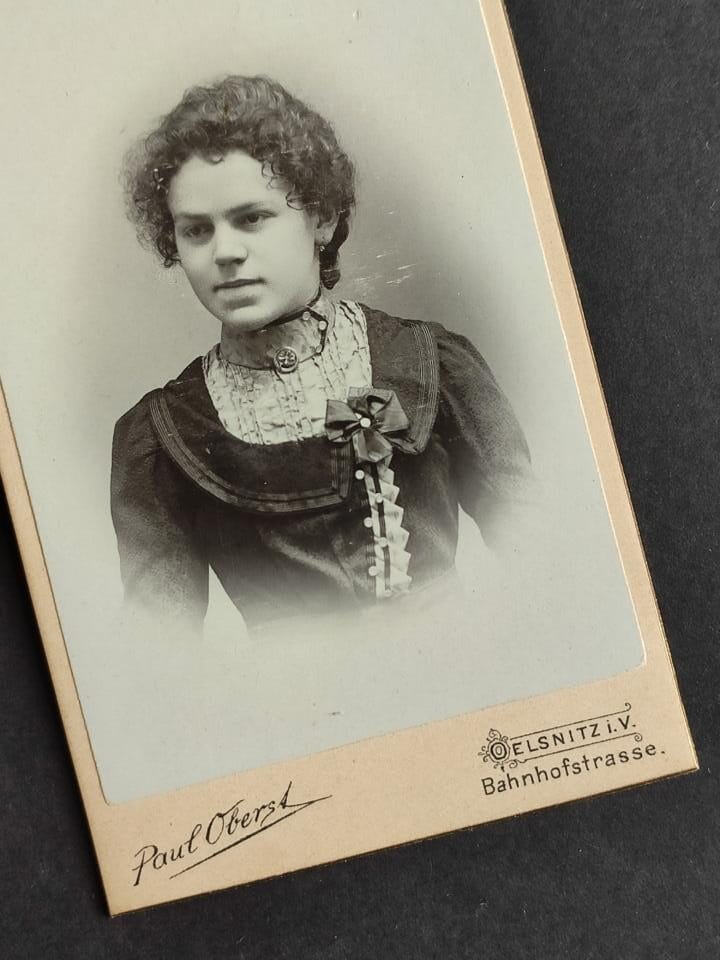 Paul Oberst, Bez ostentacji