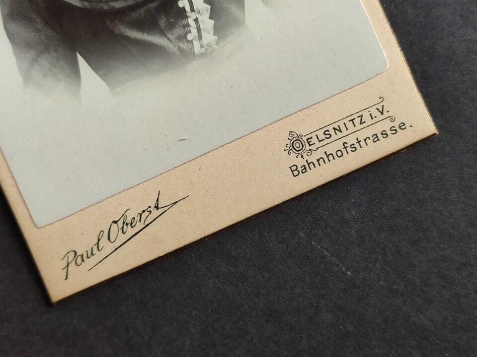 Paul Oberst, Bez ostentacji