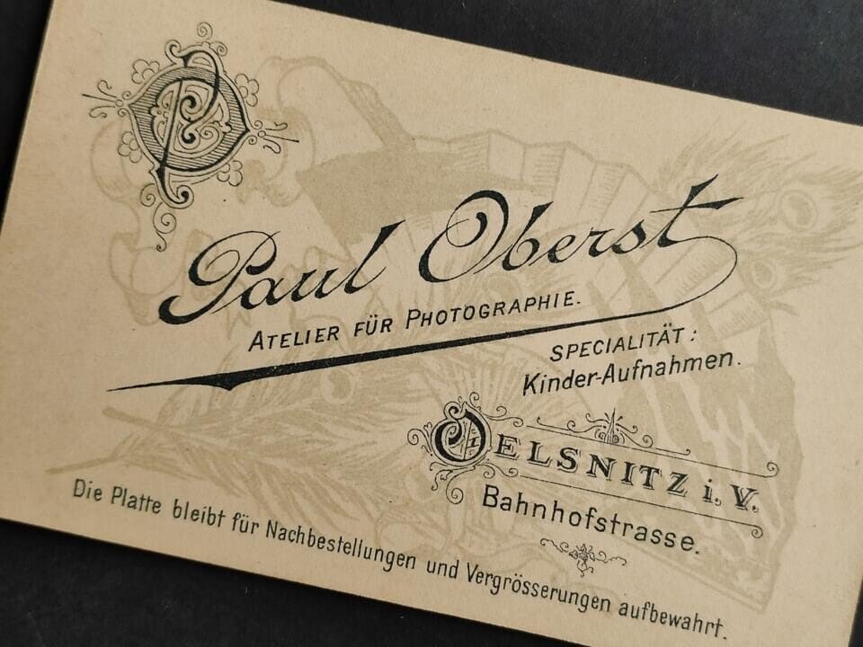 Paul Oberst, Bez ostentacji