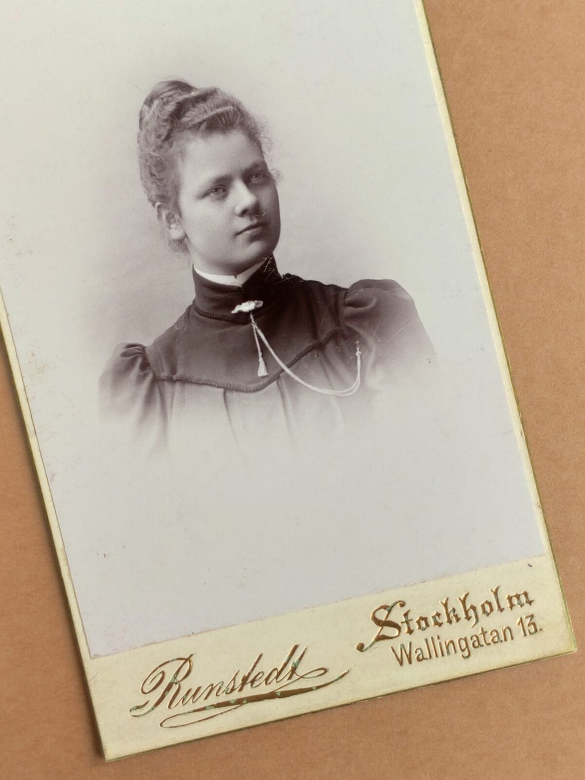 Oscar Runstedt, Utrwalacz im służył