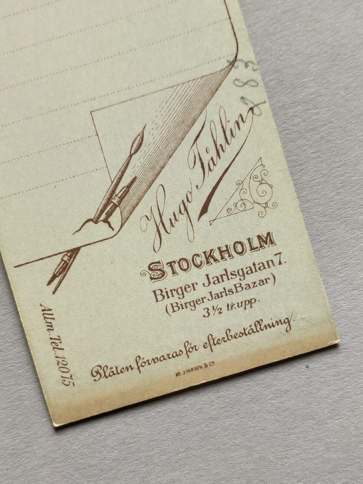 Lars Hugo T&aring;hlin retusz, Grafitem i pędzlem