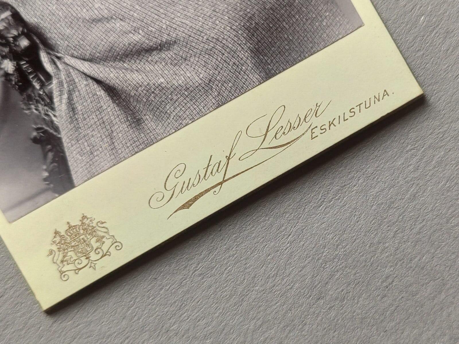 Larsson Lesser, Lesser czyli Larsson