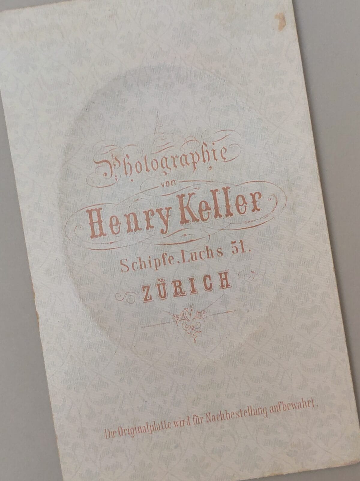 Henry Keller Z&uuml;rich, Kto tak pani napl&oacute;tł?
