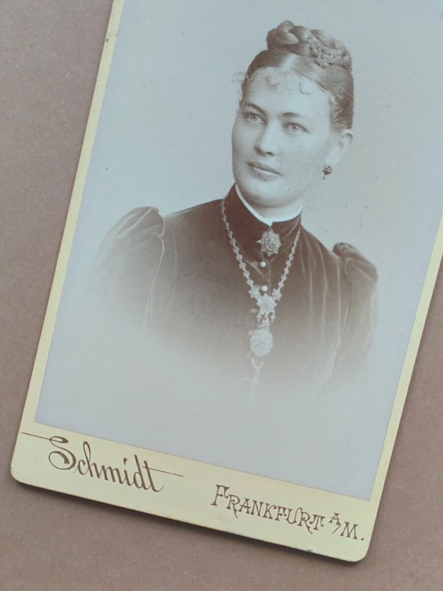Schmidt biżuteria, Sroczka