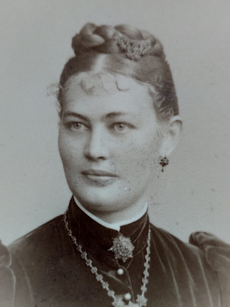 Schmidt biżuteria, Sroczka
